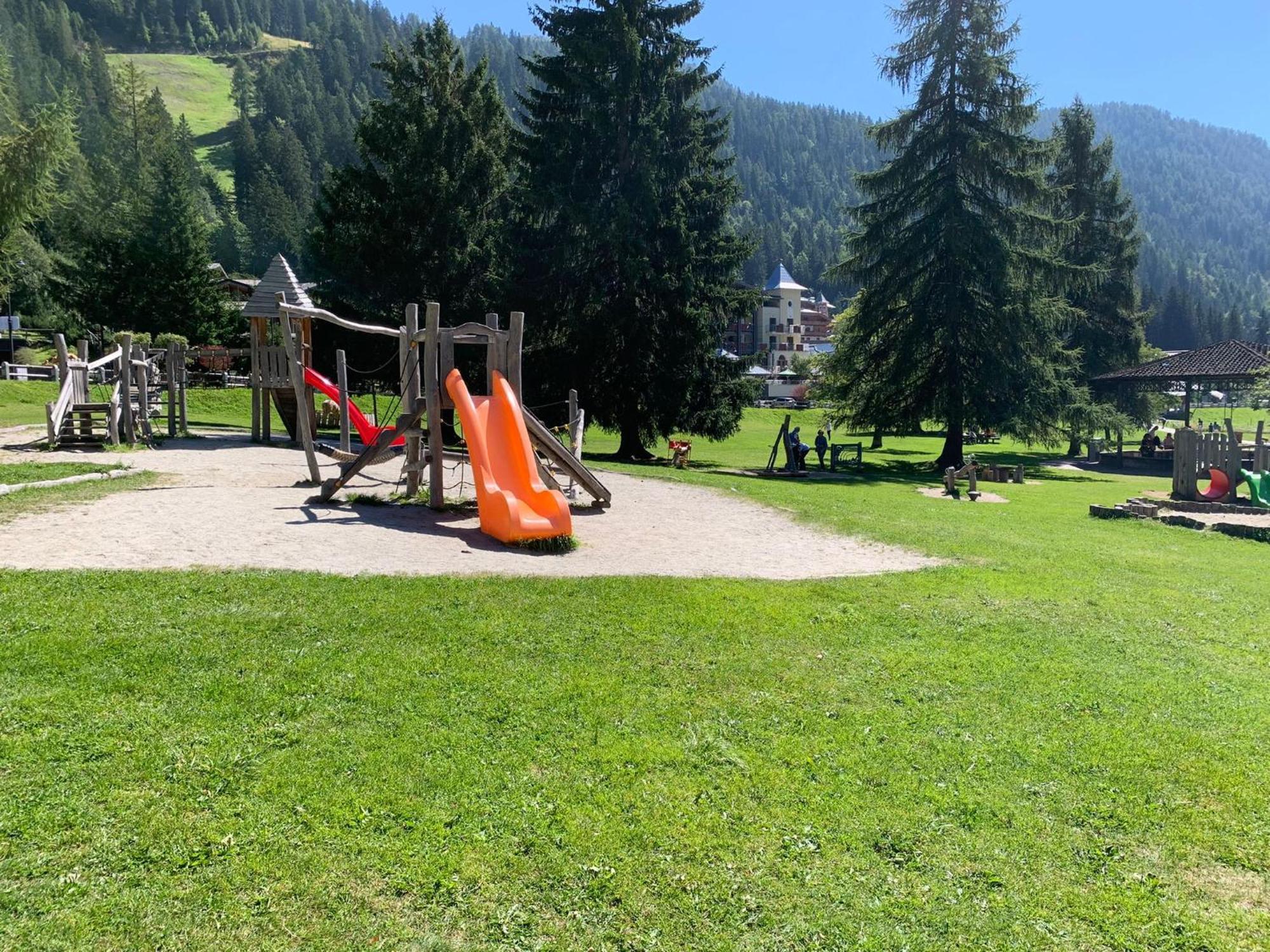 Spinale Casa In Centro, Arrivi Con Gli Sci! Sanificazione A Vapore Madonna di Campiglio Exterior photo